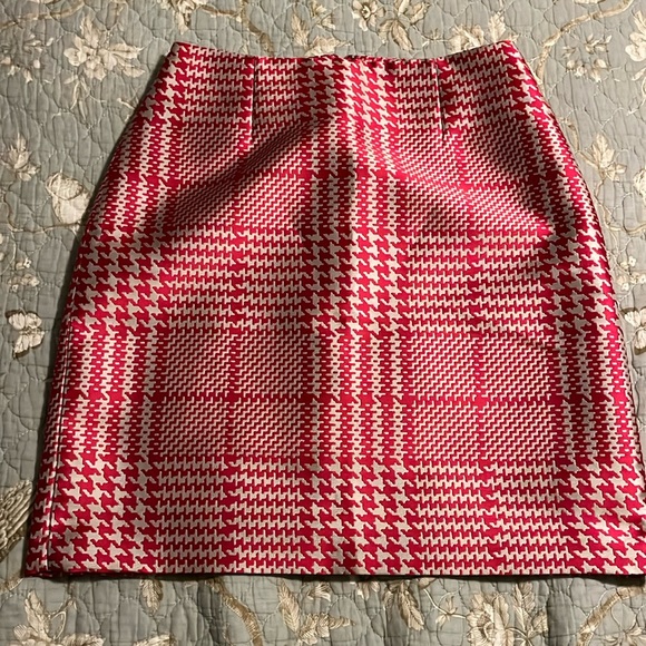 White House Black Market Dresses & Skirts - White House Black Market Light Gray and Red Houndstooth Skirt - 4